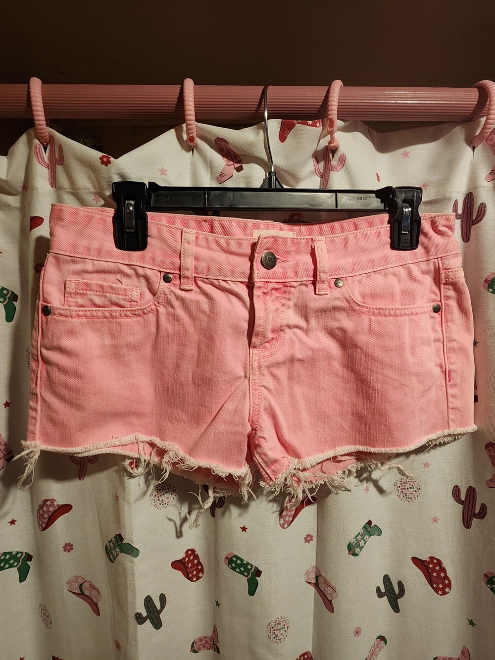 SZ 2 VS PINK JEAN SHORTS. - Picture 2 of 8